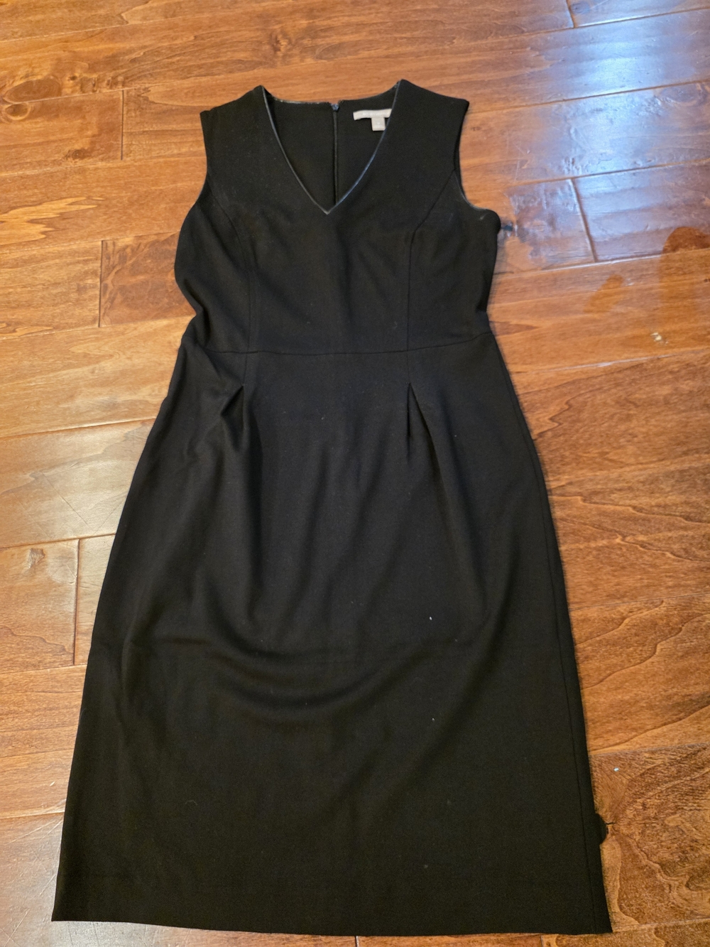 Banana Republic Black V-Neck Sheath Dress Sz 2 EUC